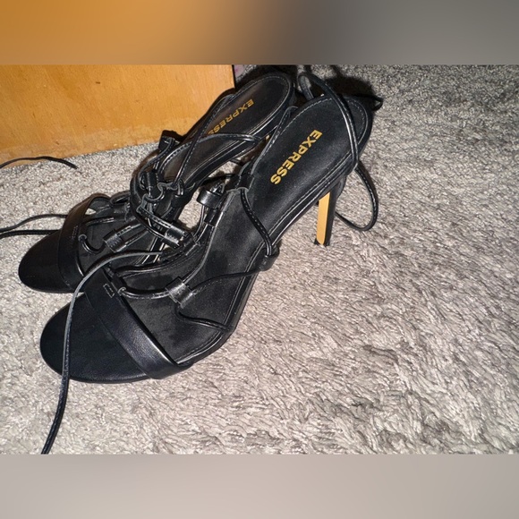Size 7 black express heels - Picture 2 of 2